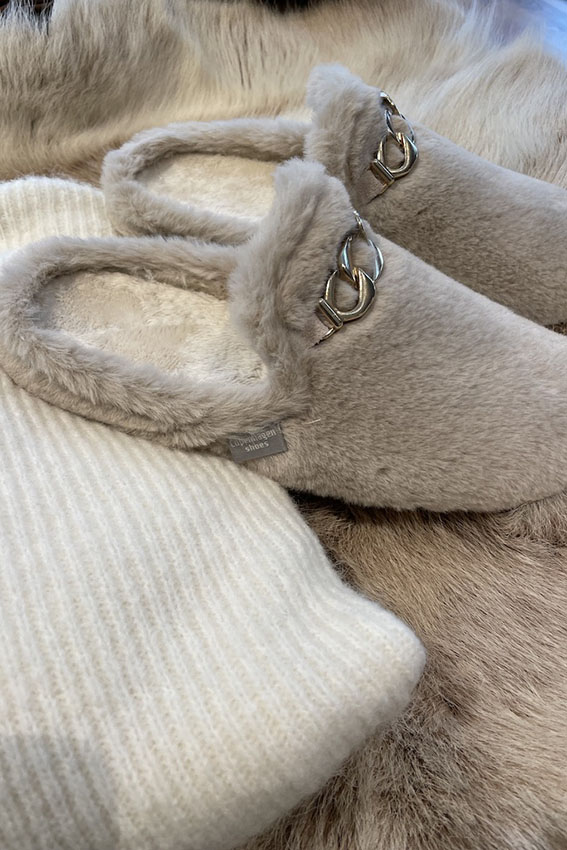 Herself Slippers Sand
